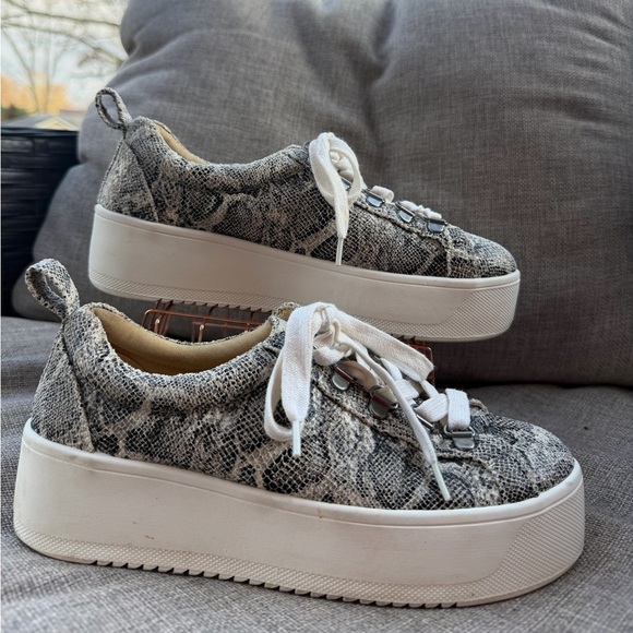 Yellow Box Shoes - Yellowbox Women's Snake-Print Platform Sneakers - White/Grey